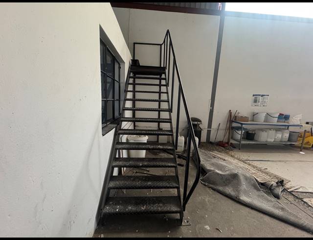 715M² WAREHOUSE TO LET IN WYNBERG
